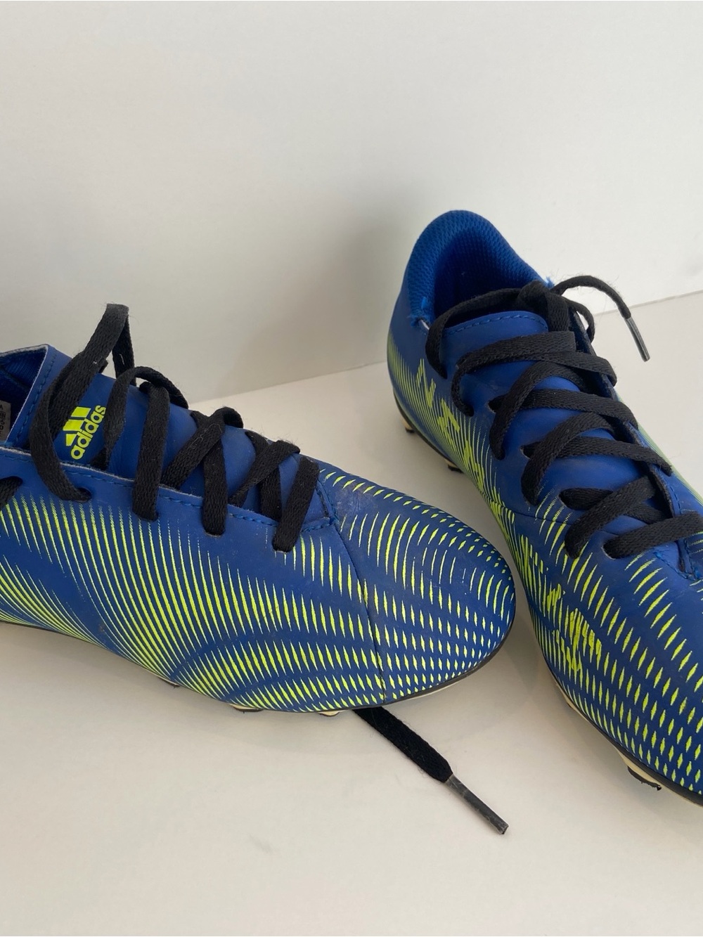 Adidas Nemeziz Soccer-Football cleats youth size 1 blue and neon green/yellow